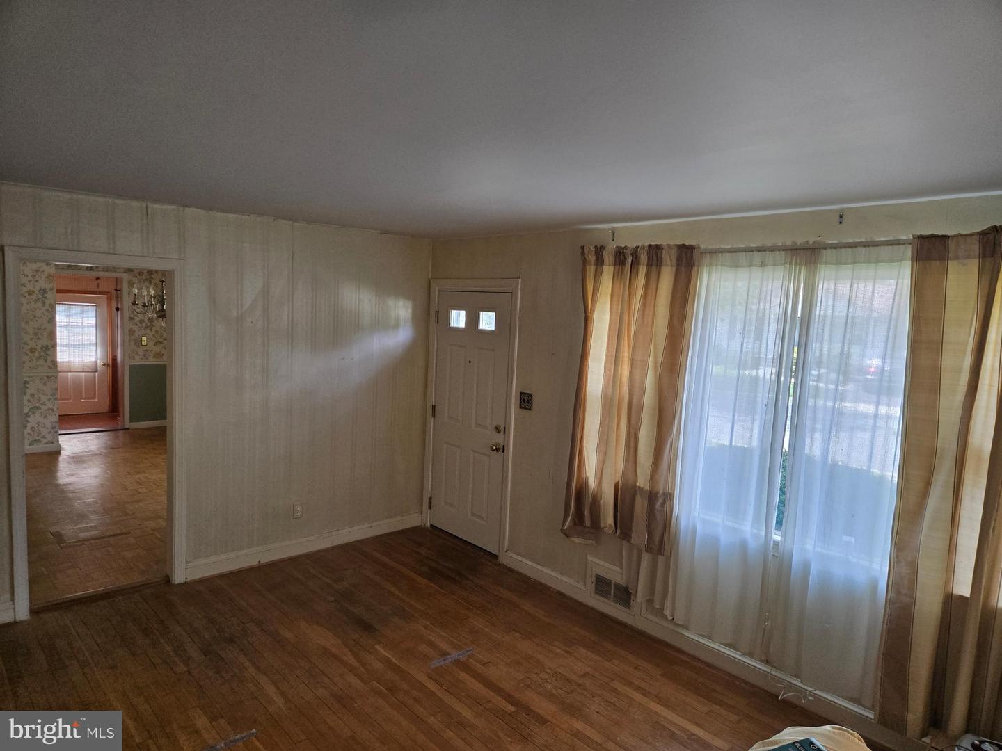 10722 SCOTT DR, FAIRFAX, Virginia 22030, 5 Bedrooms Bedrooms, ,2 BathroomsBathrooms,Residential,For sale,10722 SCOTT DR,VAFC2006680 MLS # VAFC2006680