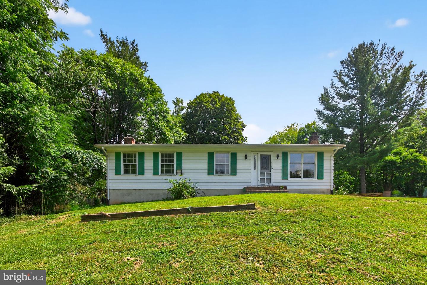 11299 RUSSELL RD, HILLSBORO, Virginia 20132, 3 Bedrooms Bedrooms, ,2 BathroomsBathrooms,Residential,For sale,11299 RUSSELL RD,VALO2103034 MLS # VALO2103034