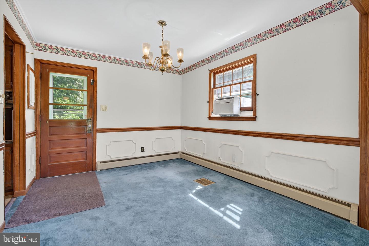 11299 RUSSELL RD, HILLSBORO, Virginia 20132, 3 Bedrooms Bedrooms, ,2 BathroomsBathrooms,Residential,For sale,11299 RUSSELL RD,VALO2103034 MLS # VALO2103034