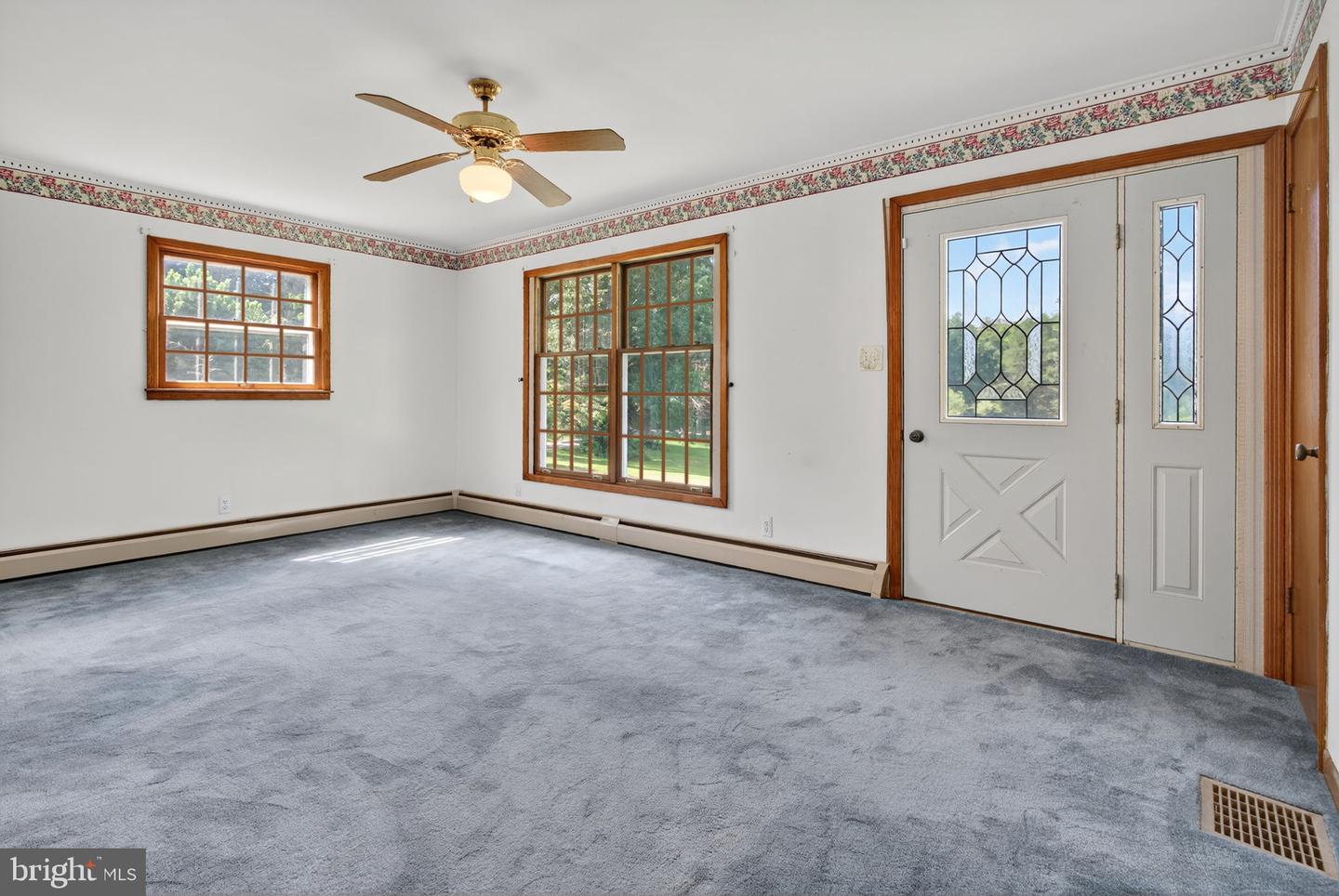 11299 RUSSELL RD, HILLSBORO, Virginia 20132, 3 Bedrooms Bedrooms, ,2 BathroomsBathrooms,Residential,For sale,11299 RUSSELL RD,VALO2103034 MLS # VALO2103034