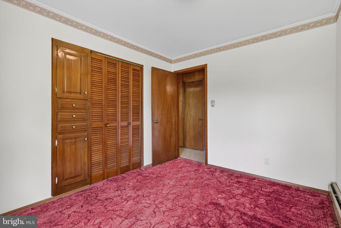 11299 RUSSELL RD, HILLSBORO, Virginia 20132, 3 Bedrooms Bedrooms, ,2 BathroomsBathrooms,Residential,For sale,11299 RUSSELL RD,VALO2103034 MLS # VALO2103034
