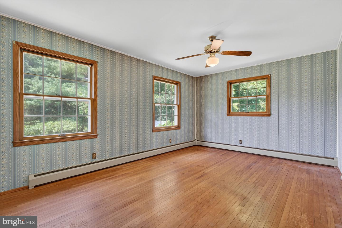 11299 RUSSELL RD, HILLSBORO, Virginia 20132, 3 Bedrooms Bedrooms, ,2 BathroomsBathrooms,Residential,For sale,11299 RUSSELL RD,VALO2103034 MLS # VALO2103034