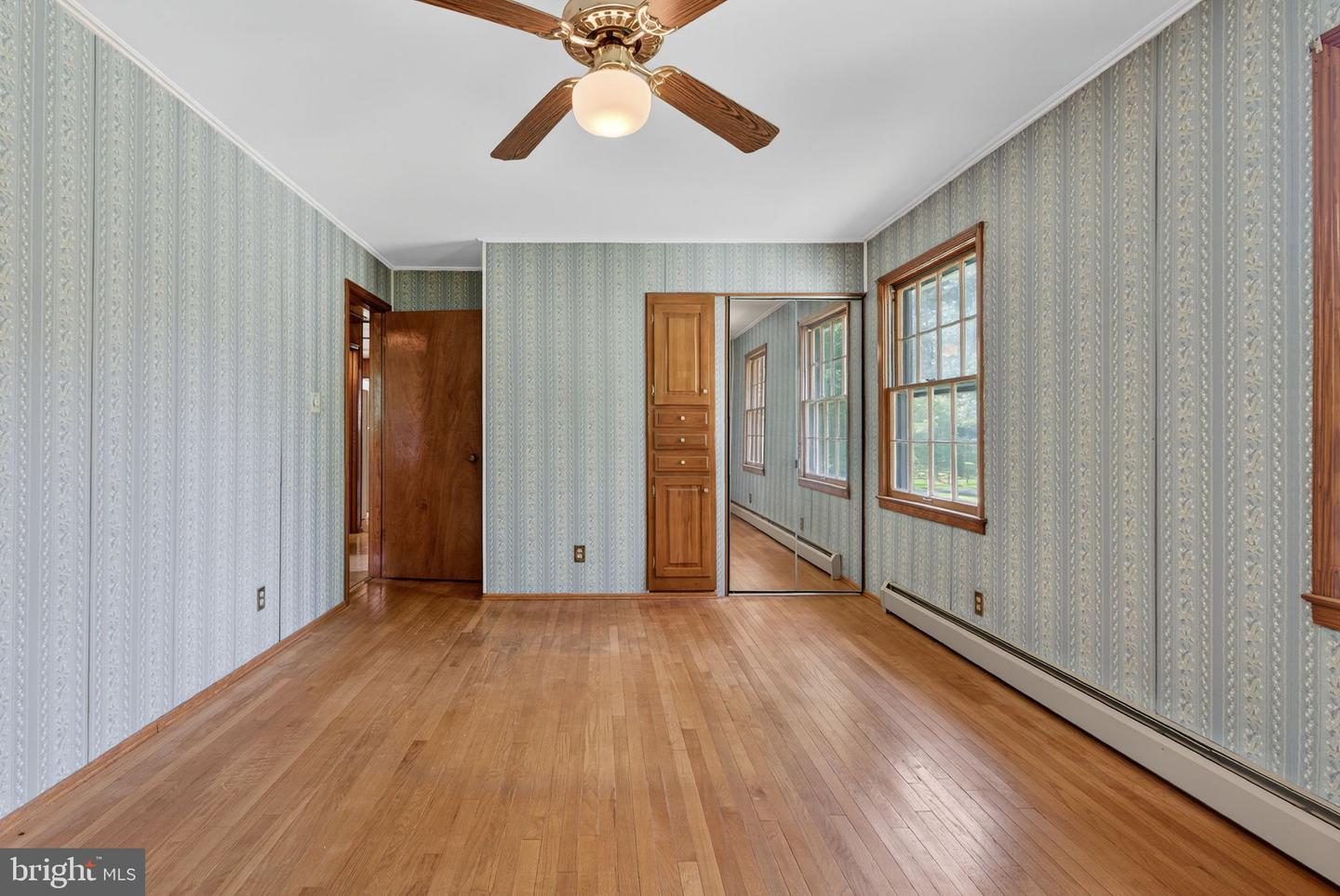 11299 RUSSELL RD, HILLSBORO, Virginia 20132, 3 Bedrooms Bedrooms, ,2 BathroomsBathrooms,Residential,For sale,11299 RUSSELL RD,VALO2103034 MLS # VALO2103034