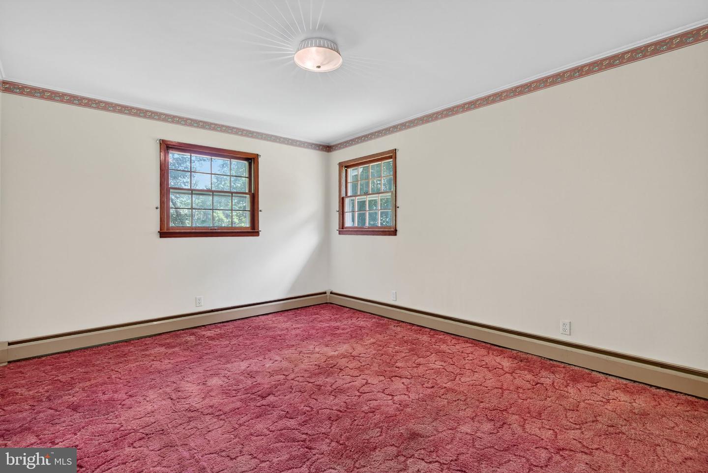 11299 RUSSELL RD, HILLSBORO, Virginia 20132, 3 Bedrooms Bedrooms, ,2 BathroomsBathrooms,Residential,For sale,11299 RUSSELL RD,VALO2103034 MLS # VALO2103034