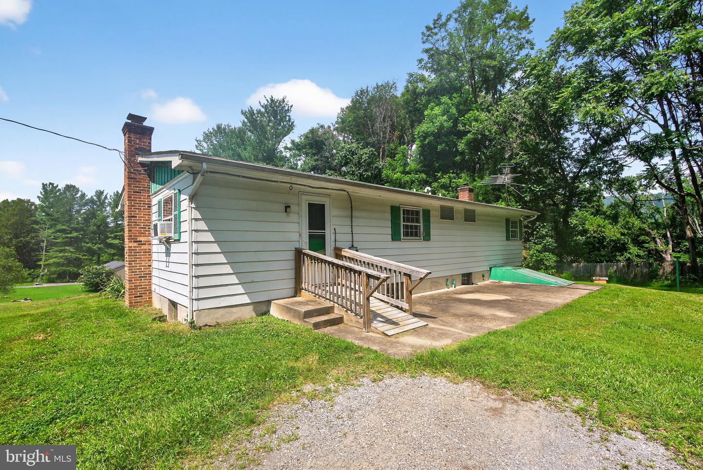 11299 RUSSELL RD, HILLSBORO, Virginia 20132, 3 Bedrooms Bedrooms, ,2 BathroomsBathrooms,Residential,For sale,11299 RUSSELL RD,VALO2103034 MLS # VALO2103034