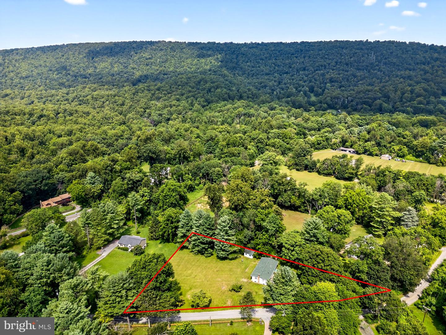 11299 RUSSELL RD, HILLSBORO, Virginia 20132, 3 Bedrooms Bedrooms, ,2 BathroomsBathrooms,Residential,For sale,11299 RUSSELL RD,VALO2103034 MLS # VALO2103034