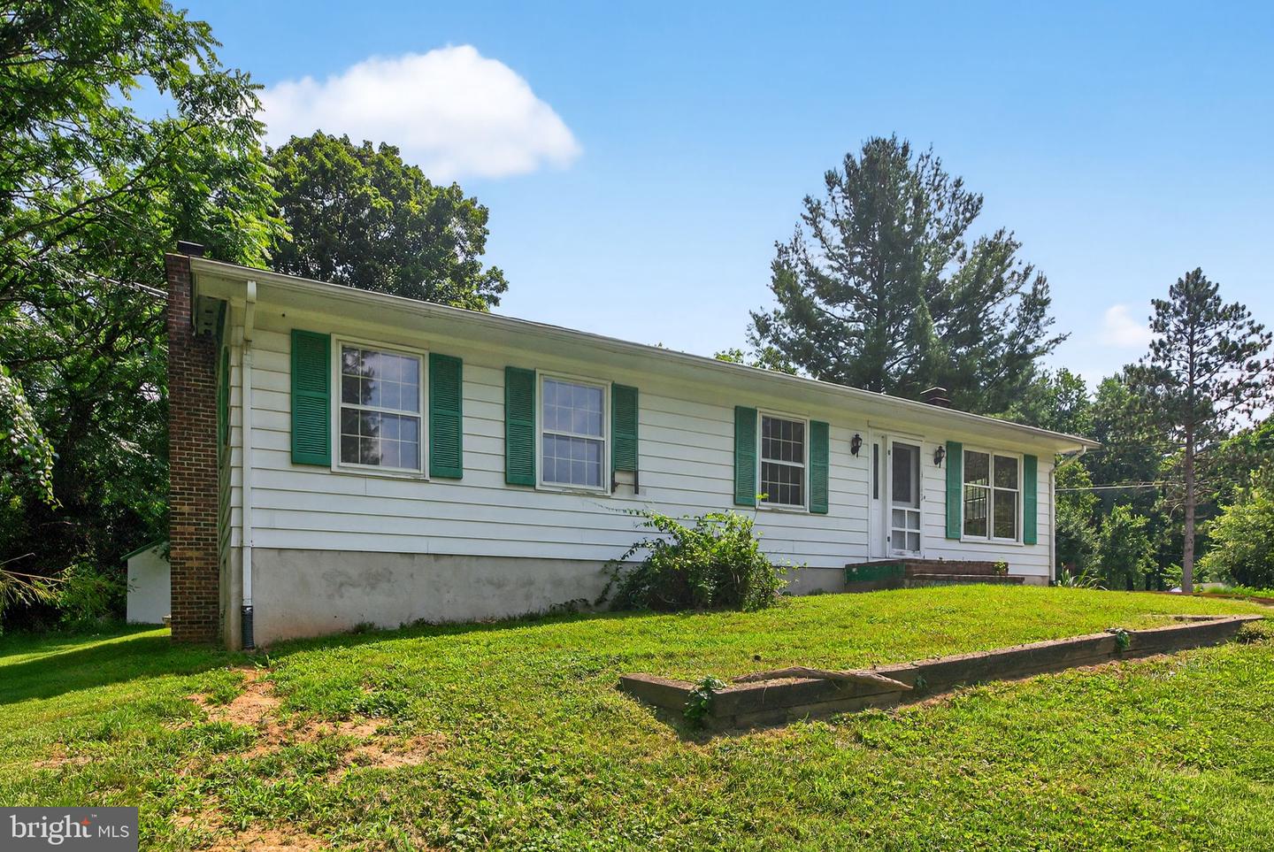 11299 RUSSELL RD, HILLSBORO, Virginia 20132, 3 Bedrooms Bedrooms, ,2 BathroomsBathrooms,Residential,For sale,11299 RUSSELL RD,VALO2103034 MLS # VALO2103034