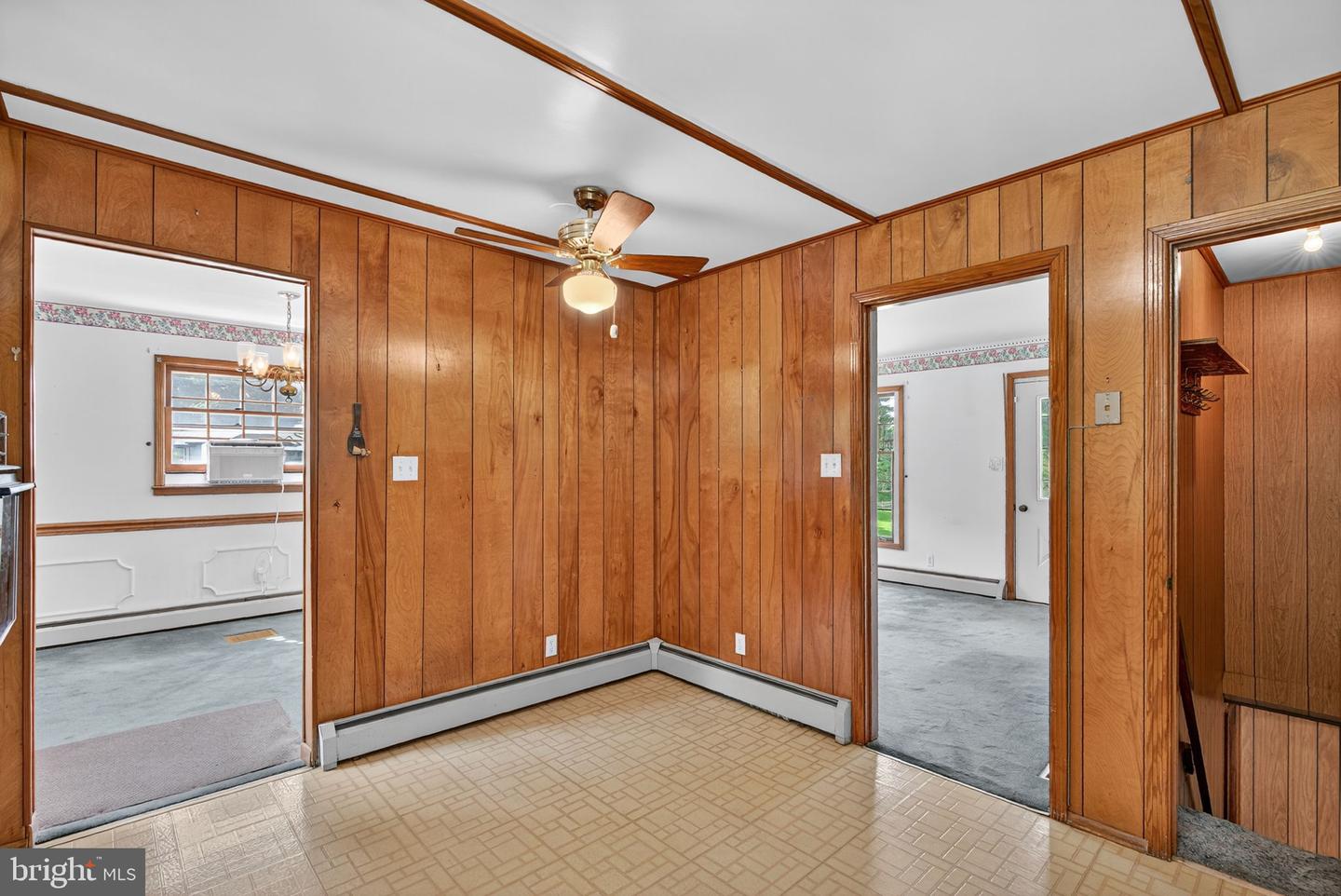 11299 RUSSELL RD, HILLSBORO, Virginia 20132, 3 Bedrooms Bedrooms, ,2 BathroomsBathrooms,Residential,For sale,11299 RUSSELL RD,VALO2103034 MLS # VALO2103034