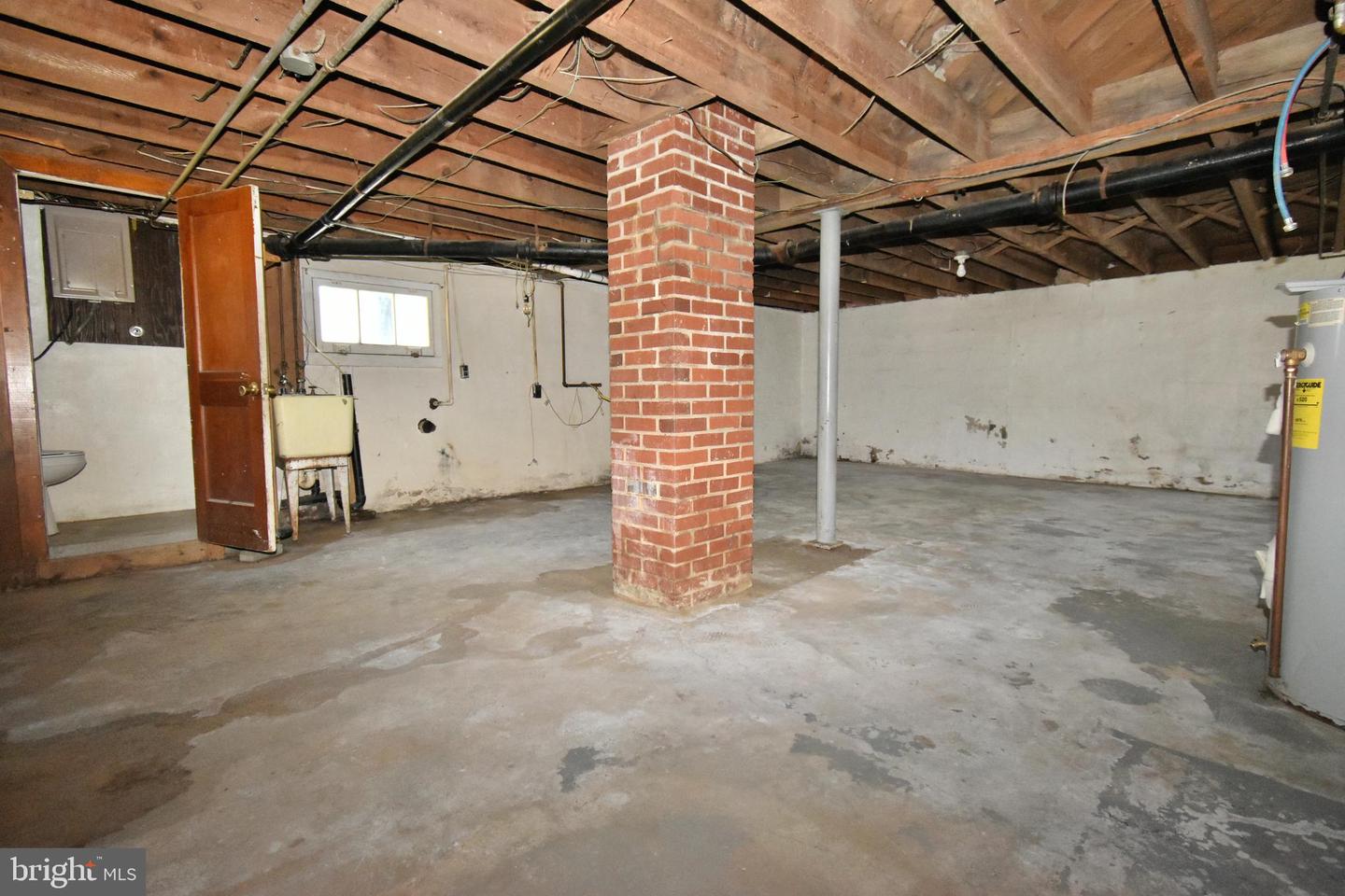 2531 HOCKMAN AVE, WINCHESTER, Virginia 22601, 2 Bedrooms Bedrooms, ,1 BathroomBathrooms,Residential,For sale,2531 HOCKMAN AVE,VAWI2008764 MLS # VAWI2008764