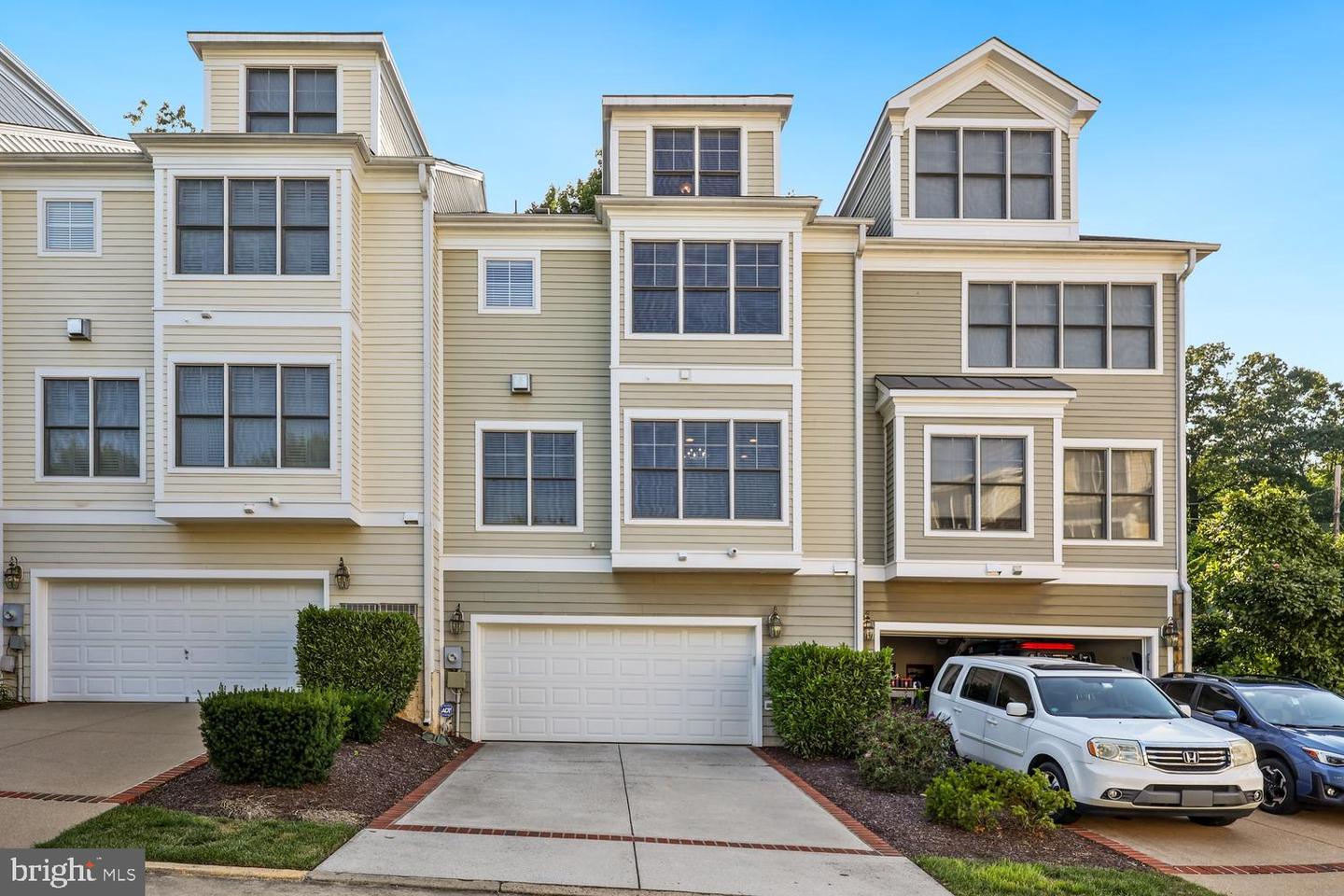 106 EDGEHILL DR, OCCOQUAN, Virginia 22125, 4 Bedrooms Bedrooms, ,4 BathroomsBathrooms,Residential,For sale,106 EDGEHILL DR,VAPW2100188 MLS # VAPW2100188