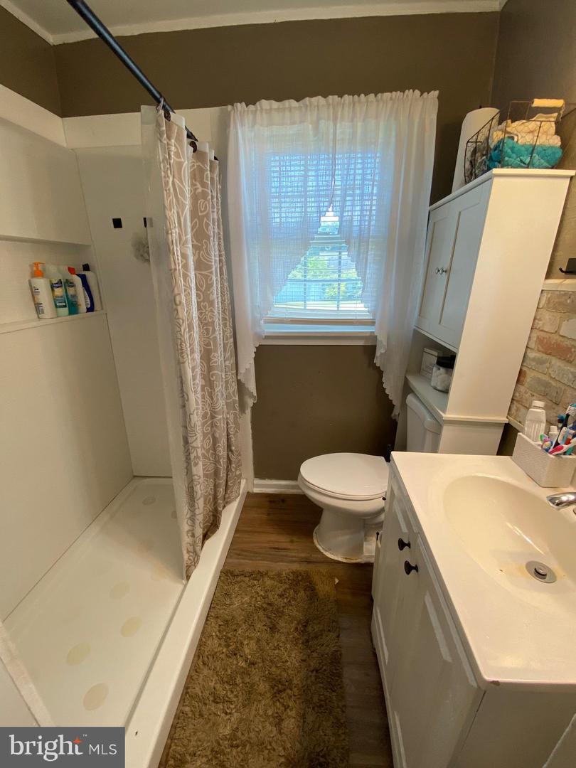 17212 MULBERRY LN, BOWLING GREEN, Virginia 22427, 3 Bedrooms Bedrooms, 8 Rooms Rooms,1 BathroomBathrooms,Residential,For sale,17212 MULBERRY LN,VACV2008578 MLS # VACV2008578