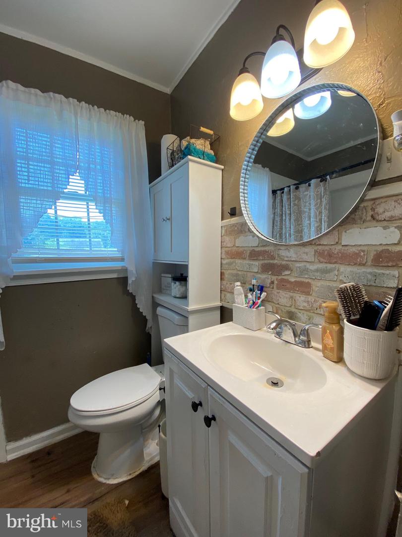 17212 MULBERRY LN, BOWLING GREEN, Virginia 22427, 3 Bedrooms Bedrooms, 8 Rooms Rooms,1 BathroomBathrooms,Residential,For sale,17212 MULBERRY LN,VACV2008578 MLS # VACV2008578