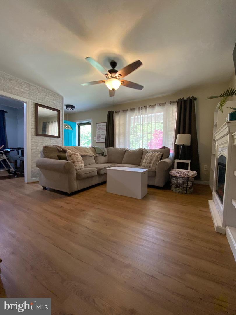 17212 MULBERRY LN, BOWLING GREEN, Virginia 22427, 3 Bedrooms Bedrooms, 8 Rooms Rooms,1 BathroomBathrooms,Residential,For sale,17212 MULBERRY LN,VACV2008578 MLS # VACV2008578