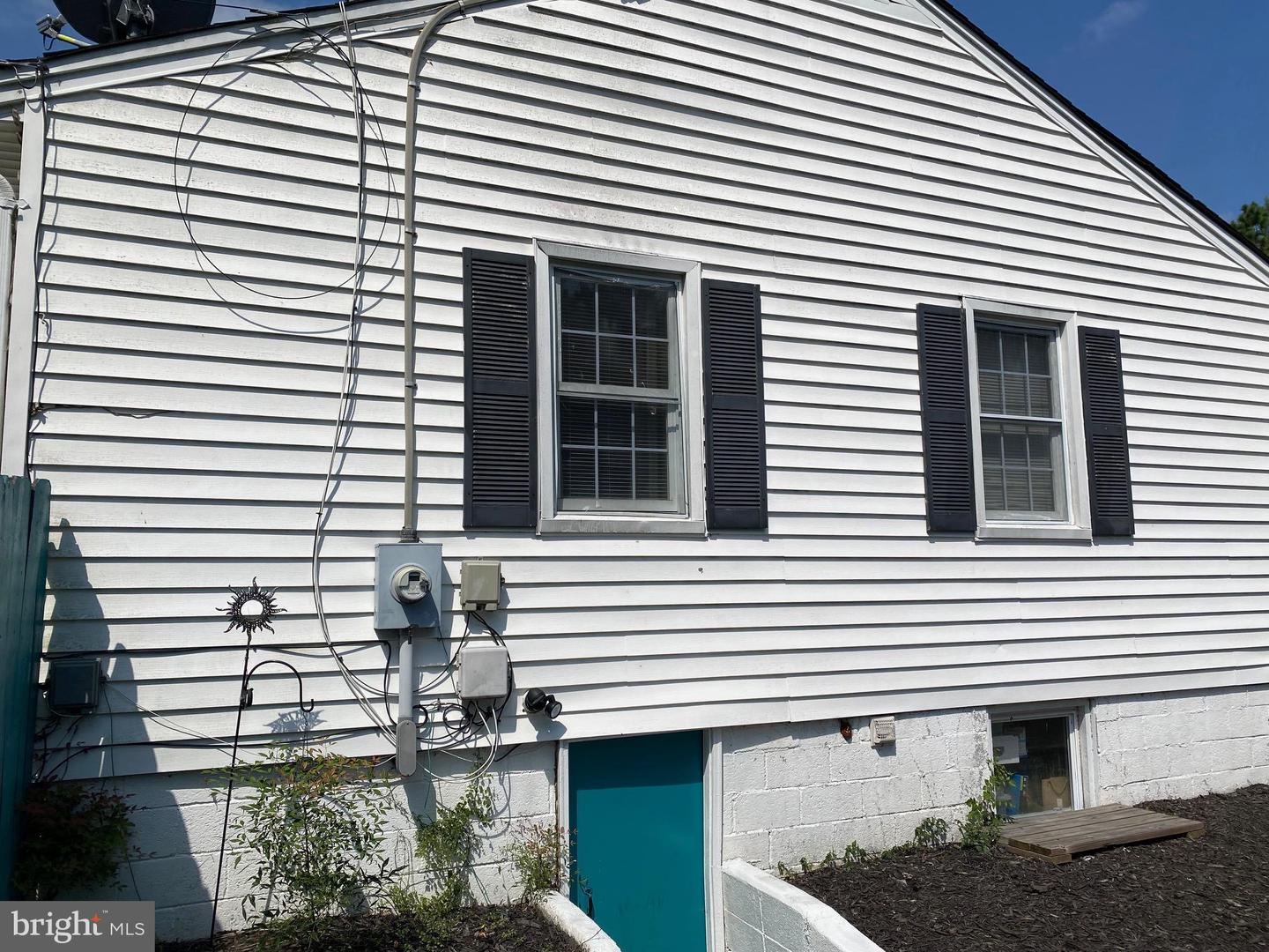 17212 MULBERRY LN, BOWLING GREEN, Virginia 22427, 3 Bedrooms Bedrooms, 8 Rooms Rooms,1 BathroomBathrooms,Residential,For sale,17212 MULBERRY LN,VACV2008578 MLS # VACV2008578