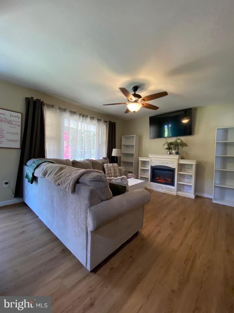 17212 MULBERRY LN, BOWLING GREEN, Virginia 22427, 3 Bedrooms Bedrooms, 8 Rooms Rooms,1 BathroomBathrooms,Residential,For sale,17212 MULBERRY LN,VACV2008578 MLS # VACV2008578