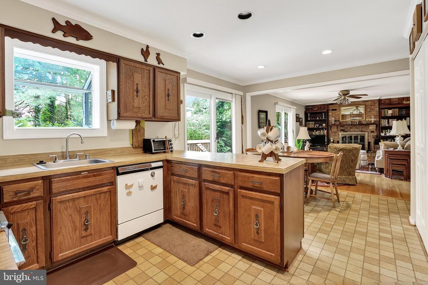 8128 VIOLA ST, SPRINGFIELD, Virginia 22152, 4 Bedrooms Bedrooms, ,3 BathroomsBathrooms,Residential,For sale,8128 VIOLA ST,VAFX2258140 MLS # VAFX2258140