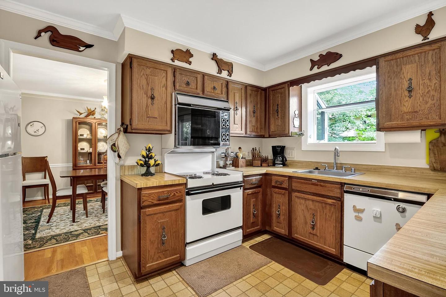 8128 VIOLA ST, SPRINGFIELD, Virginia 22152, 4 Bedrooms Bedrooms, ,3 BathroomsBathrooms,Residential,For sale,8128 VIOLA ST,VAFX2258140 MLS # VAFX2258140