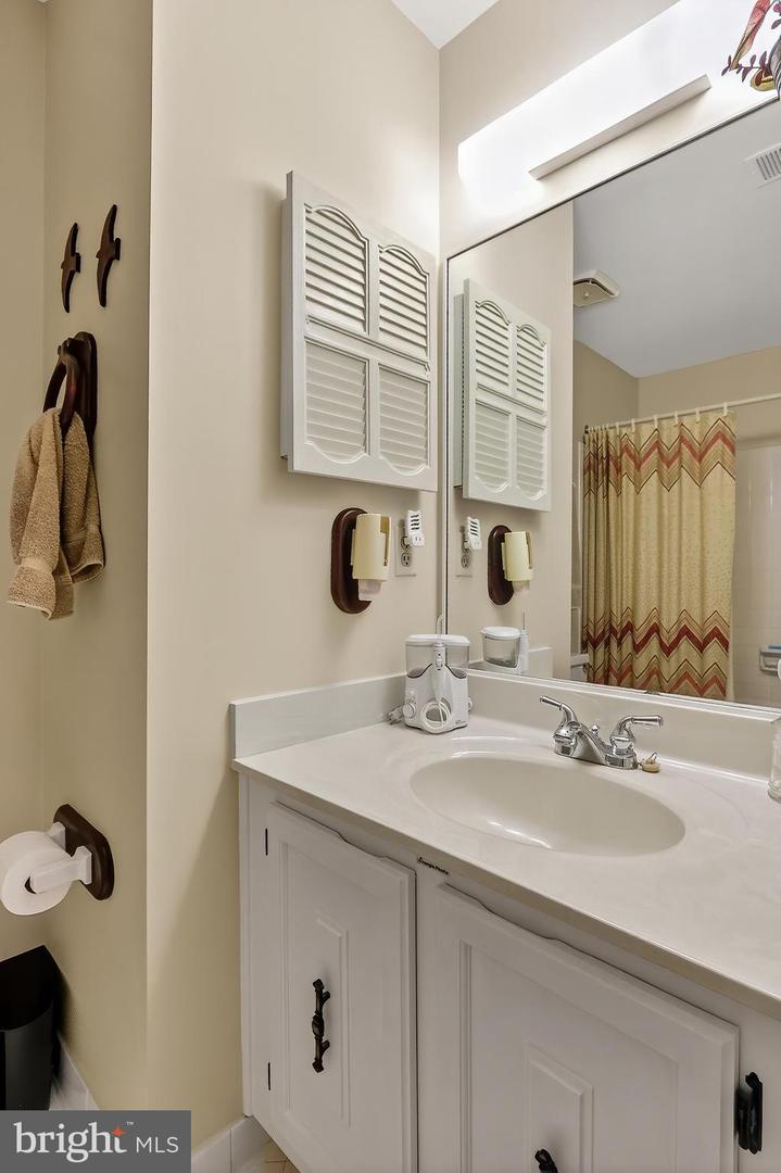 8128 VIOLA ST, SPRINGFIELD, Virginia 22152, 4 Bedrooms Bedrooms, ,3 BathroomsBathrooms,Residential,For sale,8128 VIOLA ST,VAFX2258140 MLS # VAFX2258140