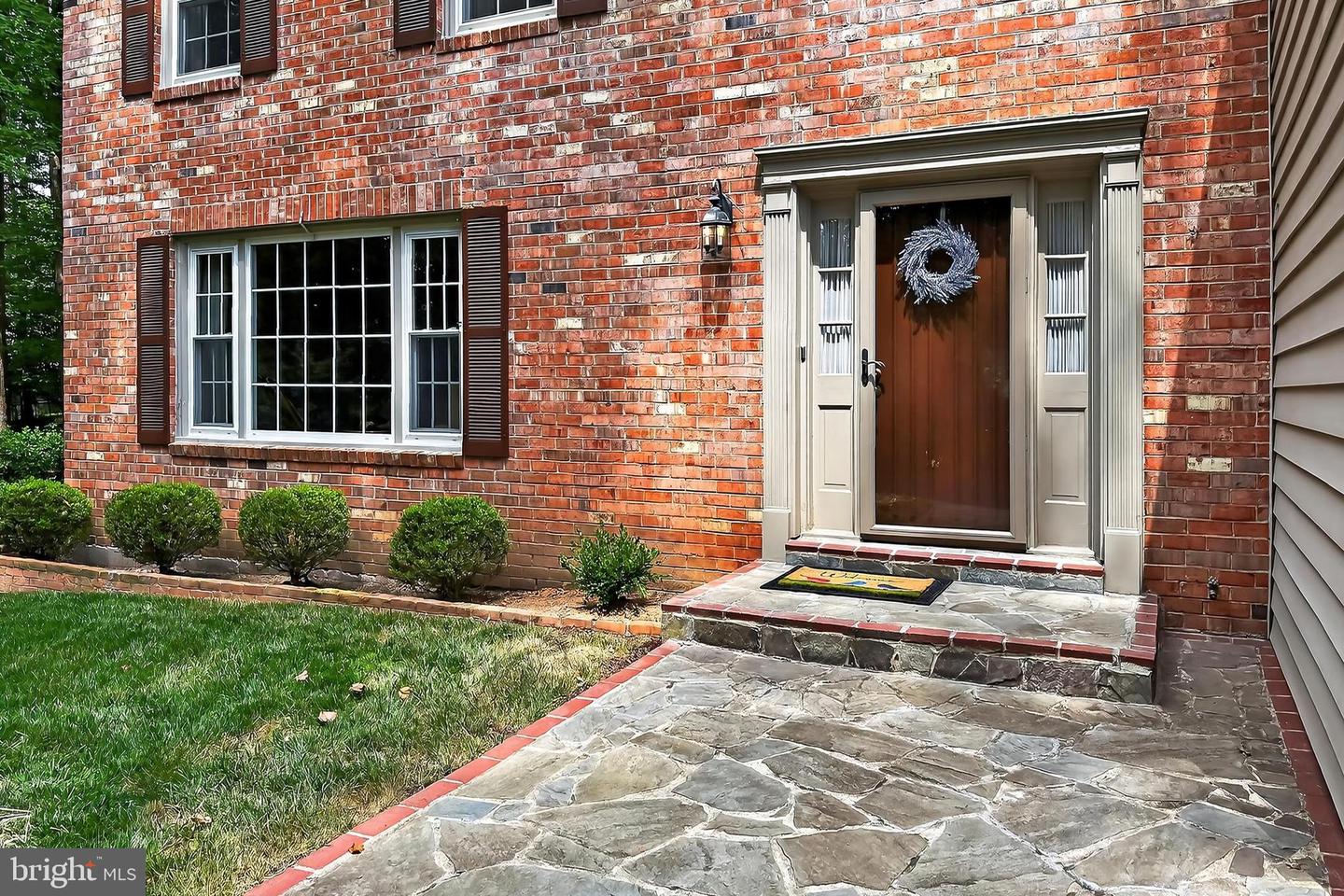 8128 VIOLA ST, SPRINGFIELD, Virginia 22152, 4 Bedrooms Bedrooms, ,3 BathroomsBathrooms,Residential,For sale,8128 VIOLA ST,VAFX2258140 MLS # VAFX2258140