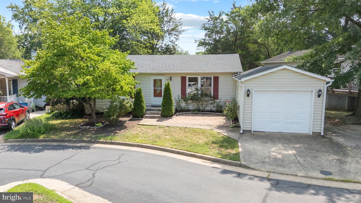 137 OAK VIEW DR SE, LEESBURG, Virginia 20175, 3 Bedrooms Bedrooms, 5 Rooms Rooms,2 BathroomsBathrooms,Residential,For sale,137 OAK VIEW DR SE,VALO2103354 MLS # VALO2103354