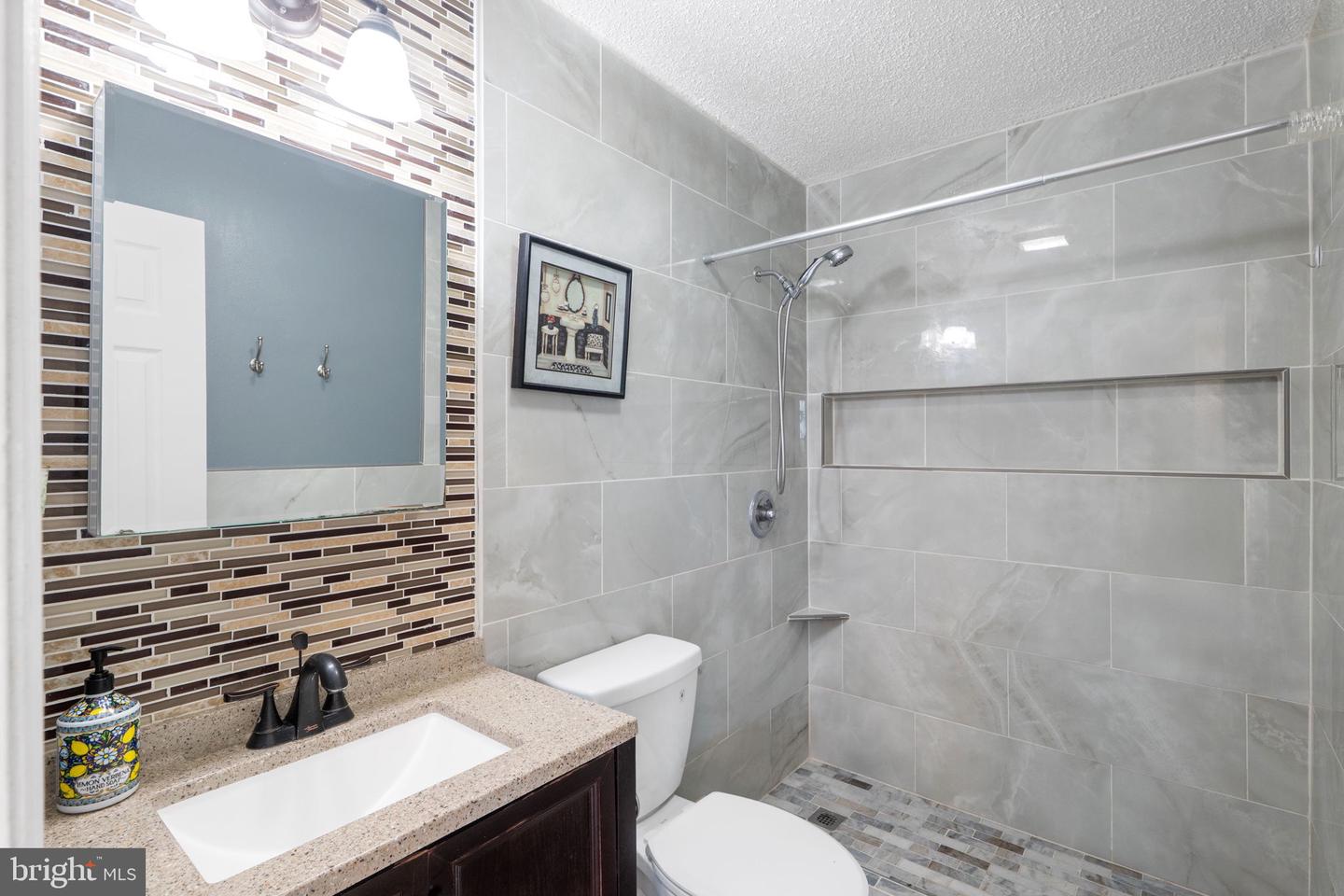 137 OAK VIEW DR SE, LEESBURG, Virginia 20175, 3 Bedrooms Bedrooms, 5 Rooms Rooms,2 BathroomsBathrooms,Residential,For sale,137 OAK VIEW DR SE,VALO2103354 MLS # VALO2103354