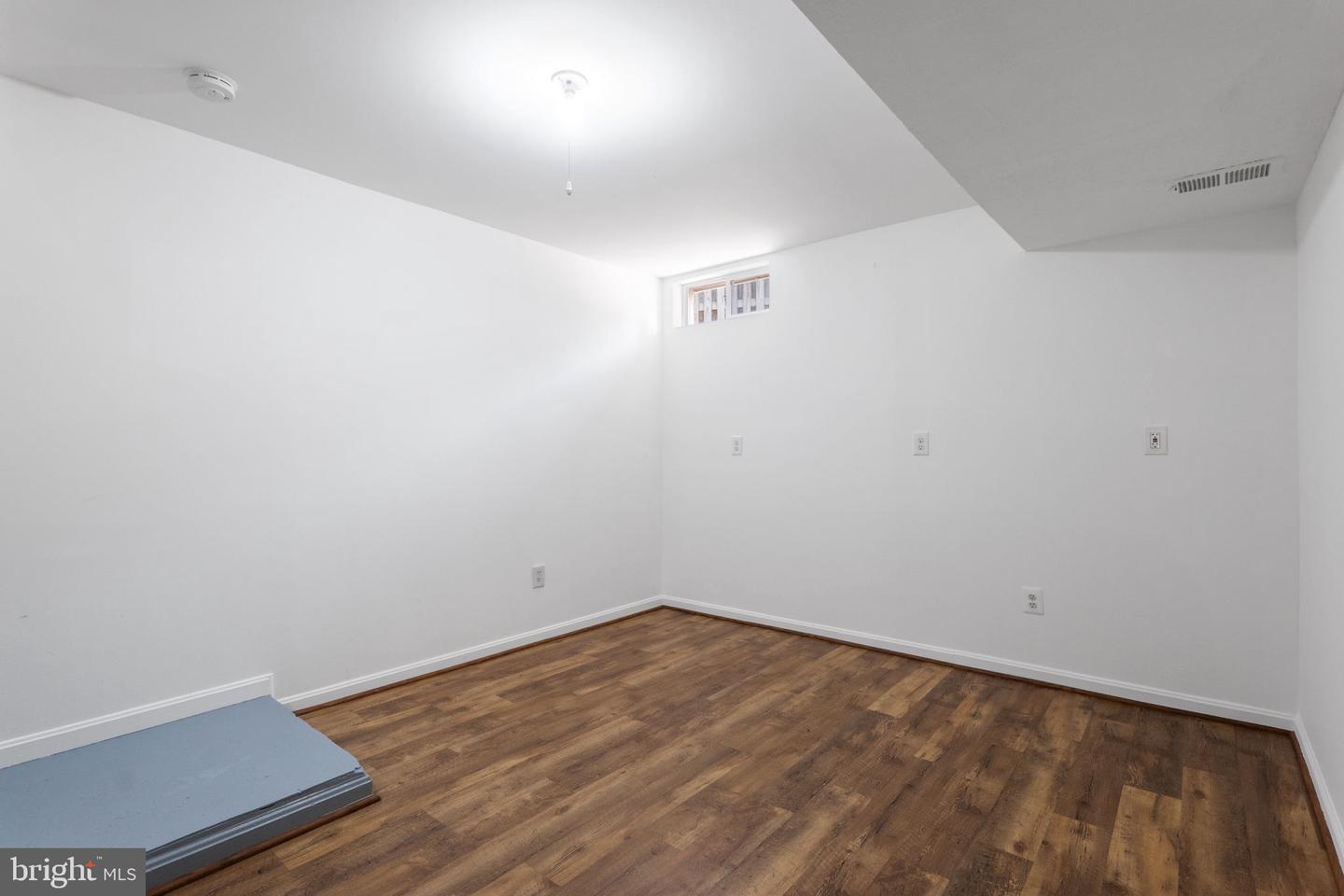 137 OAK VIEW DR SE, LEESBURG, Virginia 20175, 3 Bedrooms Bedrooms, 5 Rooms Rooms,2 BathroomsBathrooms,Residential,For sale,137 OAK VIEW DR SE,VALO2103354 MLS # VALO2103354