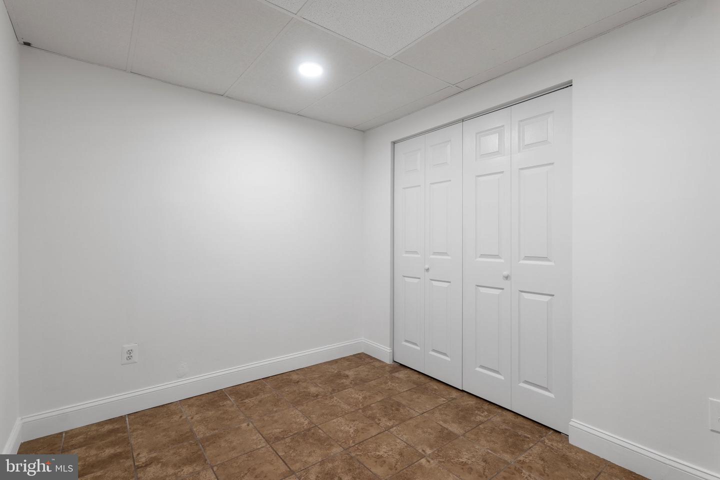 137 OAK VIEW DR SE, LEESBURG, Virginia 20175, 3 Bedrooms Bedrooms, 5 Rooms Rooms,2 BathroomsBathrooms,Residential,For sale,137 OAK VIEW DR SE,VALO2103354 MLS # VALO2103354