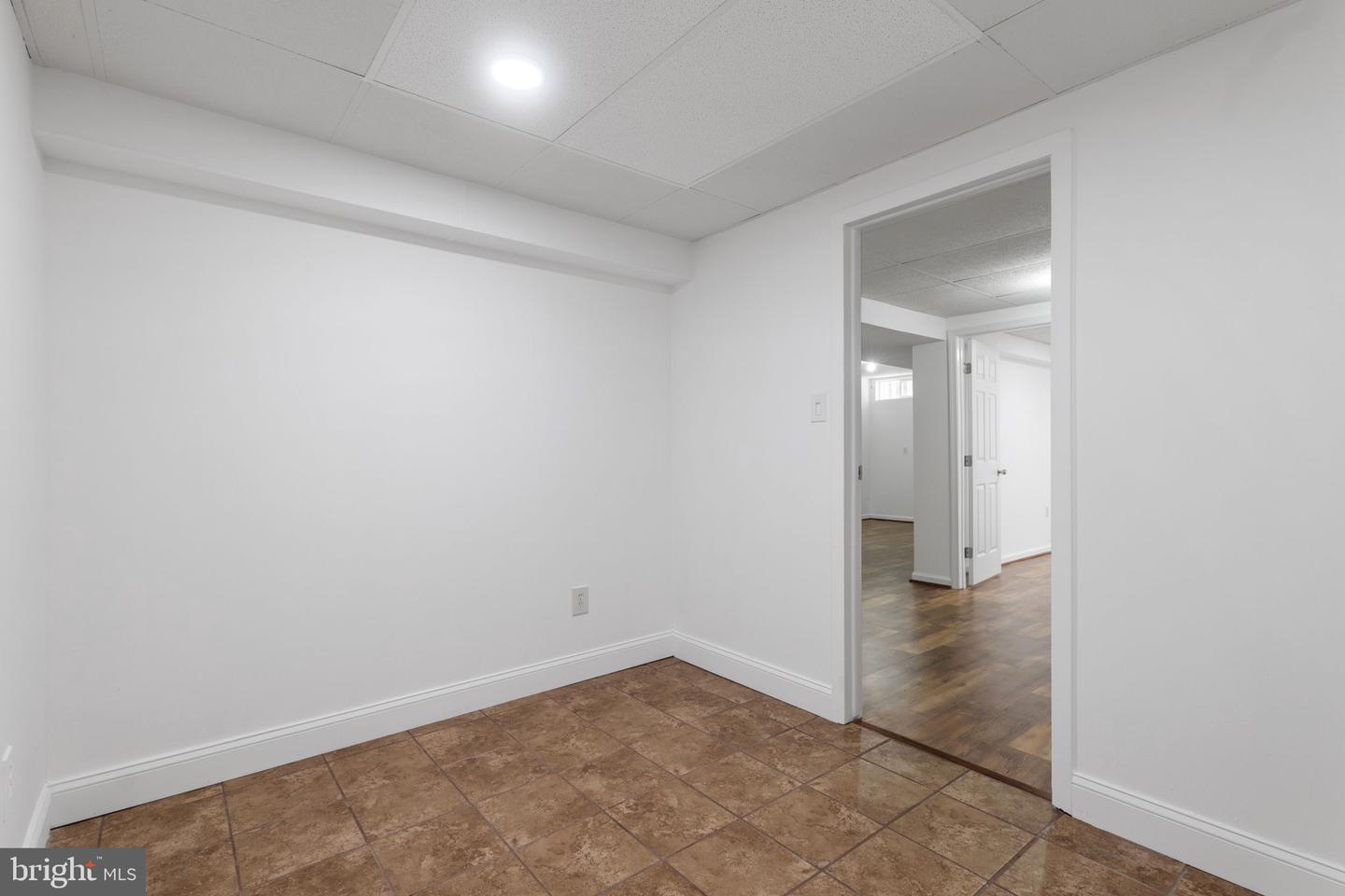 137 OAK VIEW DR SE, LEESBURG, Virginia 20175, 3 Bedrooms Bedrooms, 5 Rooms Rooms,2 BathroomsBathrooms,Residential,For sale,137 OAK VIEW DR SE,VALO2103354 MLS # VALO2103354