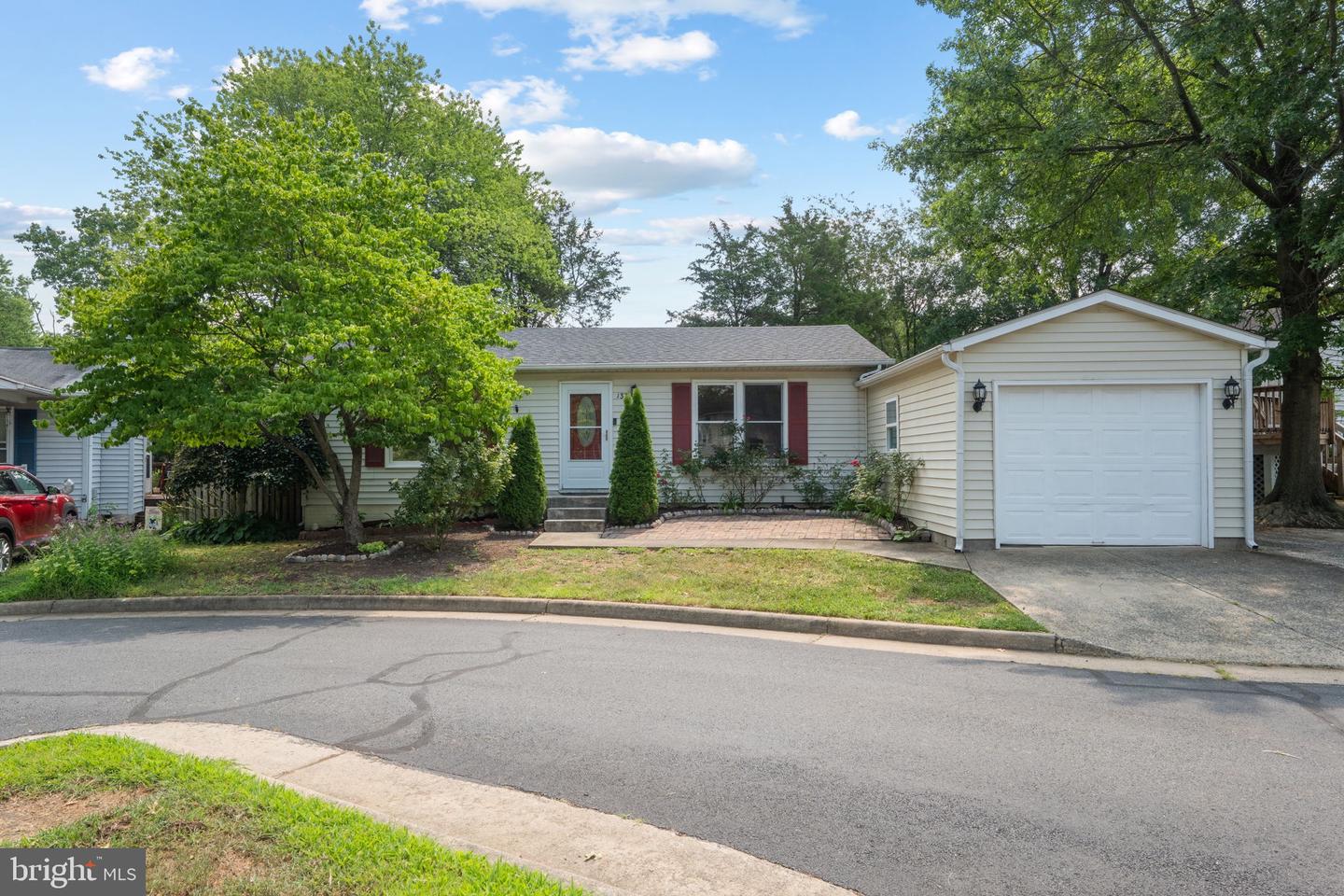 137 OAK VIEW DR SE, LEESBURG, Virginia 20175, 3 Bedrooms Bedrooms, 5 Rooms Rooms,2 BathroomsBathrooms,Residential,For sale,137 OAK VIEW DR SE,VALO2103354 MLS # VALO2103354