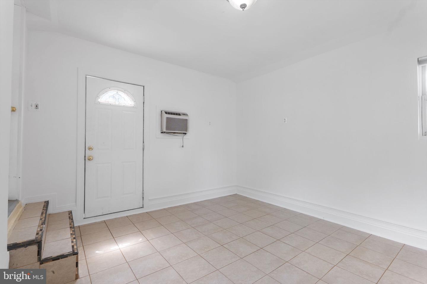 137 OAK VIEW DR SE, LEESBURG, Virginia 20175, 3 Bedrooms Bedrooms, 5 Rooms Rooms,2 BathroomsBathrooms,Residential,For sale,137 OAK VIEW DR SE,VALO2103354 MLS # VALO2103354