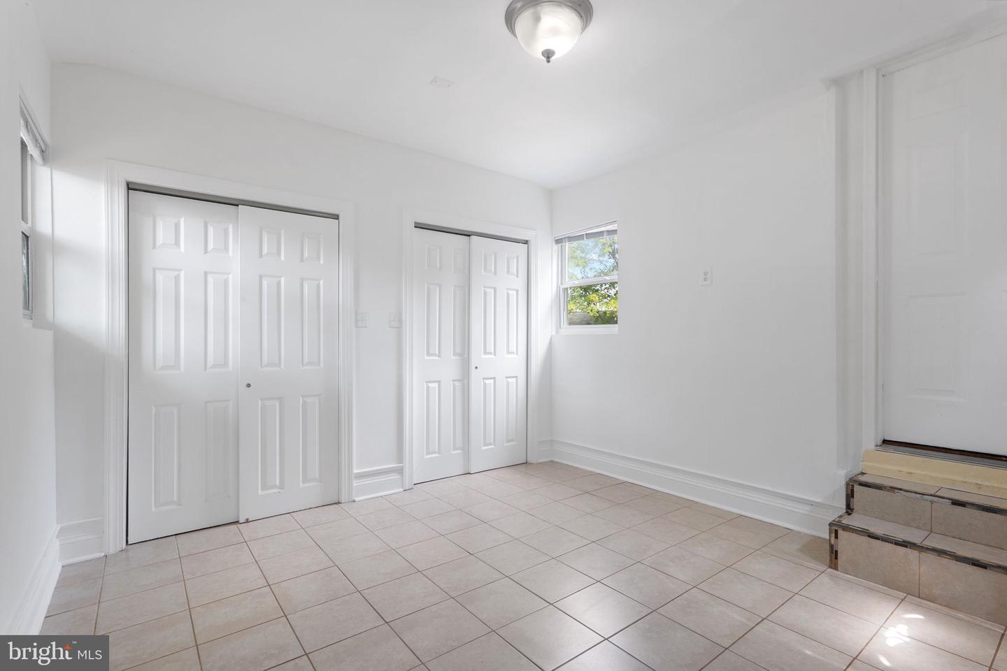 137 OAK VIEW DR SE, LEESBURG, Virginia 20175, 3 Bedrooms Bedrooms, 5 Rooms Rooms,2 BathroomsBathrooms,Residential,For sale,137 OAK VIEW DR SE,VALO2103354 MLS # VALO2103354