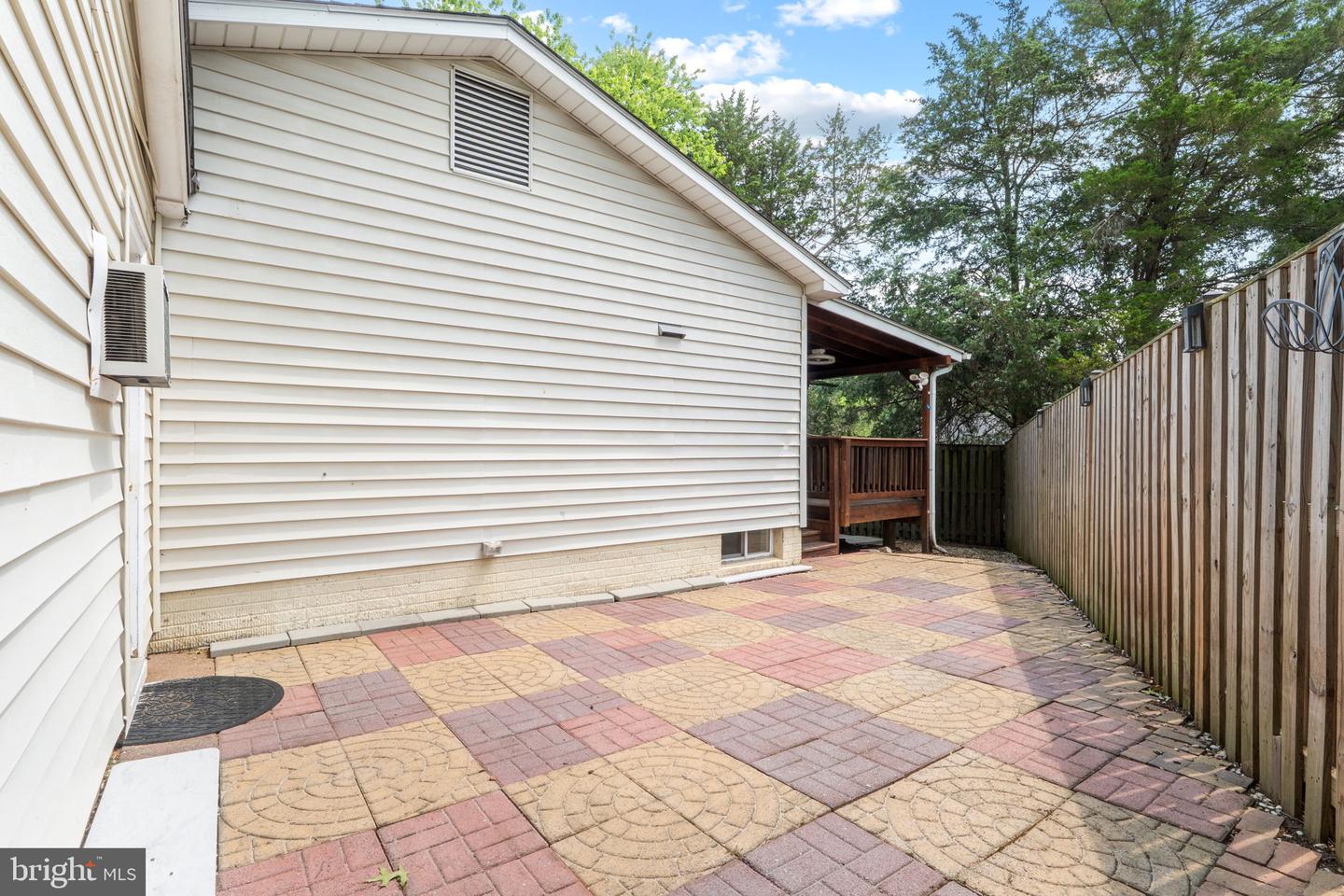 137 OAK VIEW DR SE, LEESBURG, Virginia 20175, 3 Bedrooms Bedrooms, 5 Rooms Rooms,2 BathroomsBathrooms,Residential,For sale,137 OAK VIEW DR SE,VALO2103354 MLS # VALO2103354