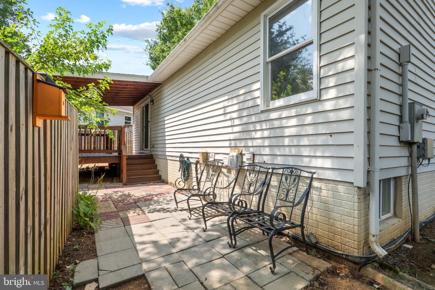 137 OAK VIEW DR SE, LEESBURG, Virginia 20175, 3 Bedrooms Bedrooms, 5 Rooms Rooms,2 BathroomsBathrooms,Residential,For sale,137 OAK VIEW DR SE,VALO2103354 MLS # VALO2103354
