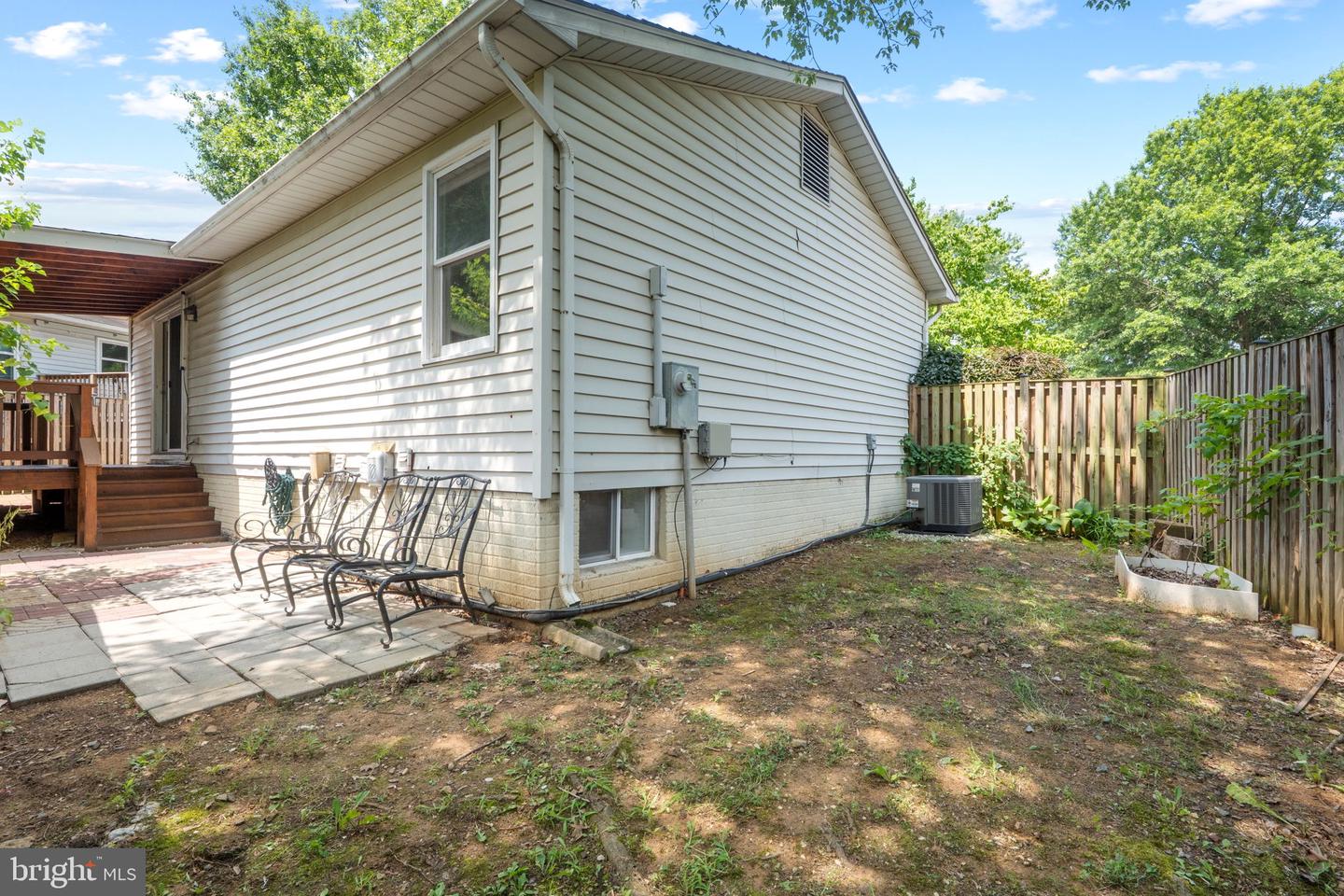 137 OAK VIEW DR SE, LEESBURG, Virginia 20175, 3 Bedrooms Bedrooms, 5 Rooms Rooms,2 BathroomsBathrooms,Residential,For sale,137 OAK VIEW DR SE,VALO2103354 MLS # VALO2103354