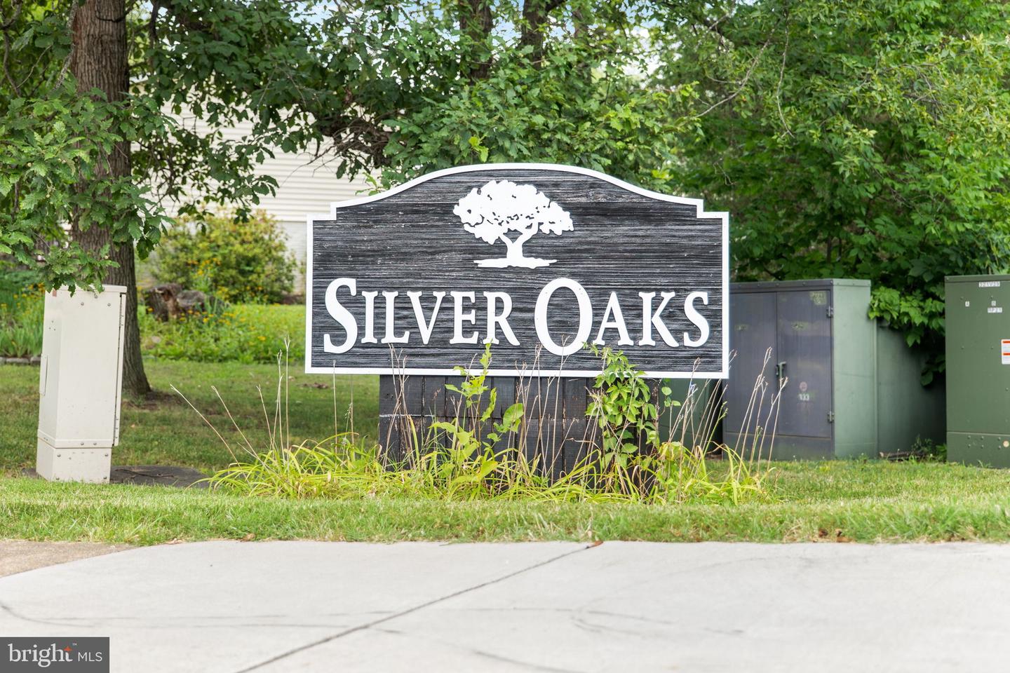 137 OAK VIEW DR SE, LEESBURG, Virginia 20175, 3 Bedrooms Bedrooms, 5 Rooms Rooms,2 BathroomsBathrooms,Residential,For sale,137 OAK VIEW DR SE,VALO2103354 MLS # VALO2103354