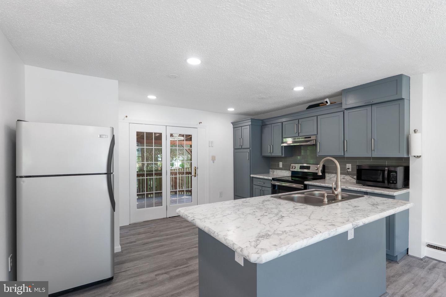 137 OAK VIEW DR SE, LEESBURG, Virginia 20175, 3 Bedrooms Bedrooms, 5 Rooms Rooms,2 BathroomsBathrooms,Residential,For sale,137 OAK VIEW DR SE,VALO2103354 MLS # VALO2103354