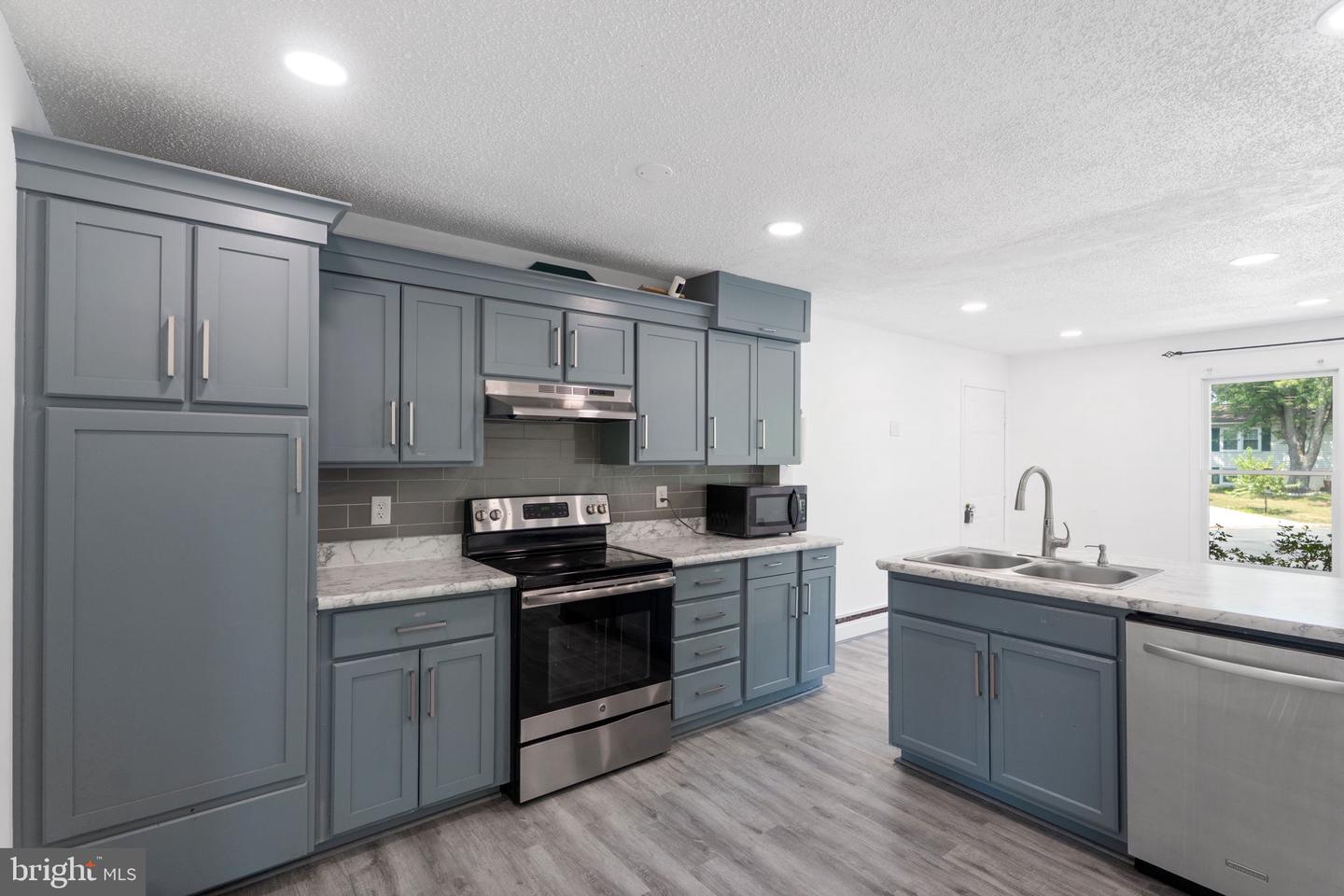 137 OAK VIEW DR SE, LEESBURG, Virginia 20175, 3 Bedrooms Bedrooms, 5 Rooms Rooms,2 BathroomsBathrooms,Residential,For sale,137 OAK VIEW DR SE,VALO2103354 MLS # VALO2103354