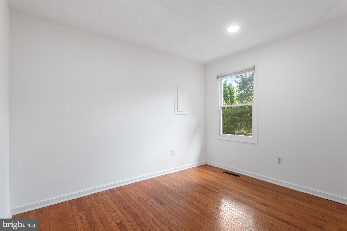 137 OAK VIEW DR SE, LEESBURG, Virginia 20175, 3 Bedrooms Bedrooms, 5 Rooms Rooms,2 BathroomsBathrooms,Residential,For sale,137 OAK VIEW DR SE,VALO2103354 MLS # VALO2103354