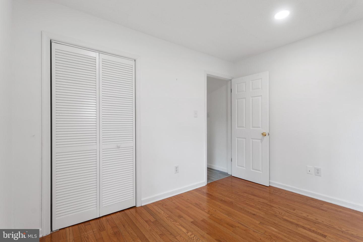 137 OAK VIEW DR SE, LEESBURG, Virginia 20175, 3 Bedrooms Bedrooms, 5 Rooms Rooms,2 BathroomsBathrooms,Residential,For sale,137 OAK VIEW DR SE,VALO2103354 MLS # VALO2103354