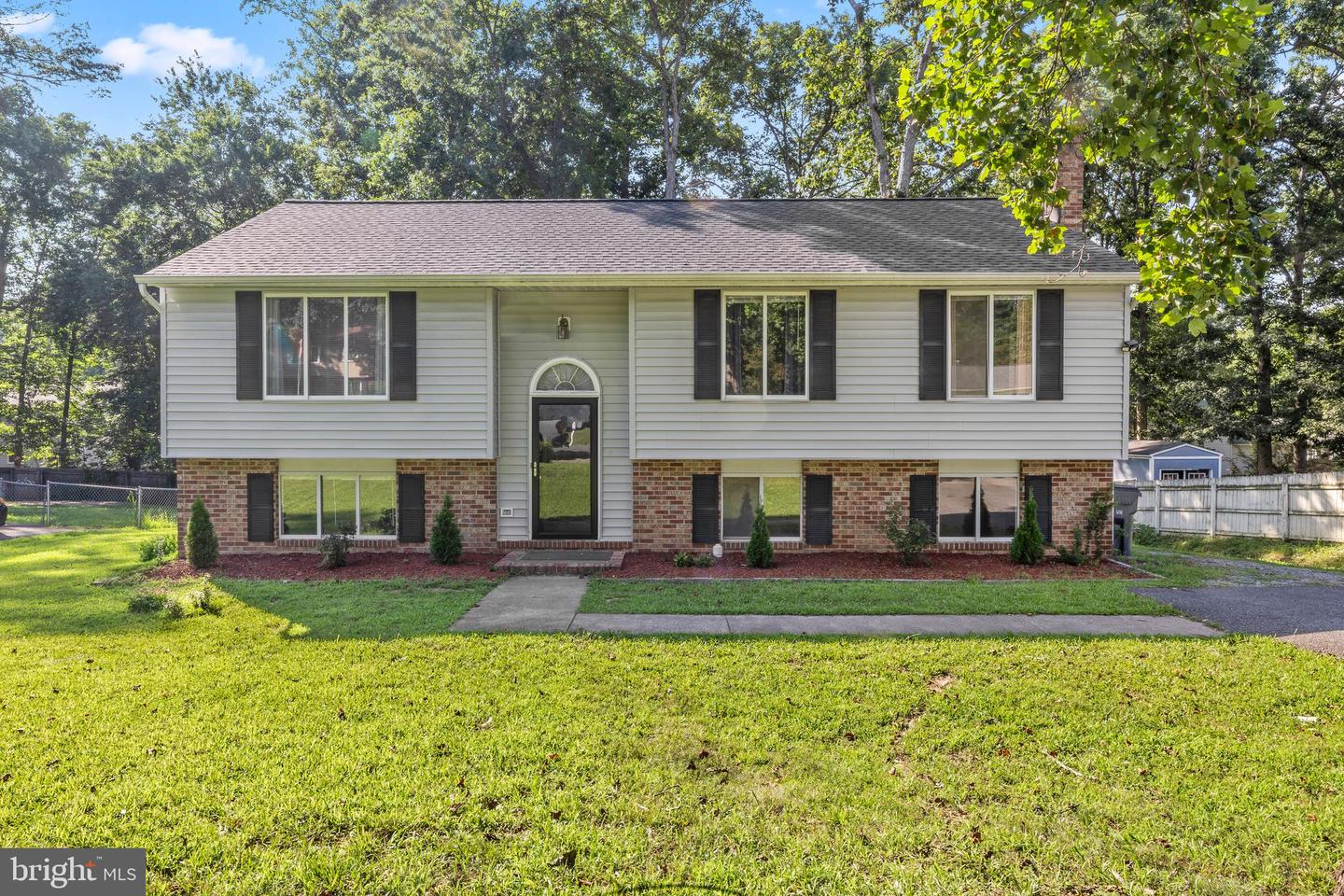 10612 HOLLEYBROOKE DR, SPOTSYLVANIA, Virginia 22553, 5 Bedrooms Bedrooms, 5 Rooms Rooms,3 BathroomsBathrooms,Residential,For sale,10612 HOLLEYBROOKE DR,VASP2035032 MLS # VASP2035032