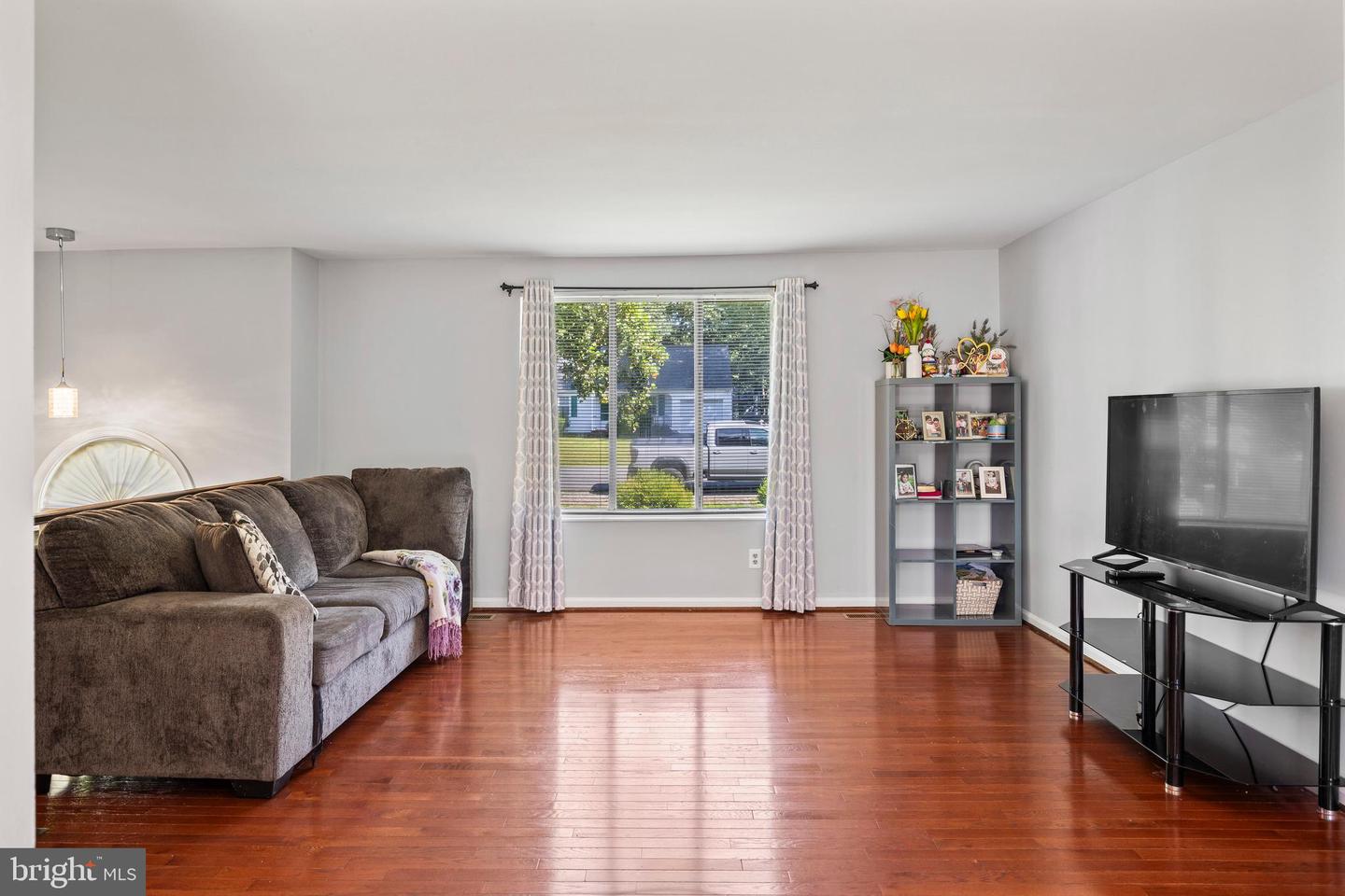 10612 HOLLEYBROOKE DR, SPOTSYLVANIA, Virginia 22553, 5 Bedrooms Bedrooms, 5 Rooms Rooms,3 BathroomsBathrooms,Residential,For sale,10612 HOLLEYBROOKE DR,VASP2035032 MLS # VASP2035032