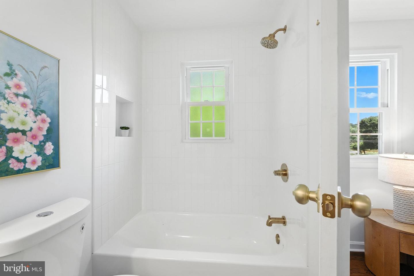 8200 OLD OAKS DR, SPRINGFIELD, Virginia 22152, 3 Bedrooms Bedrooms, ,2 BathroomsBathrooms,Residential,For sale,8200 OLD OAKS DR,VAFX2258112 MLS # VAFX2258112
