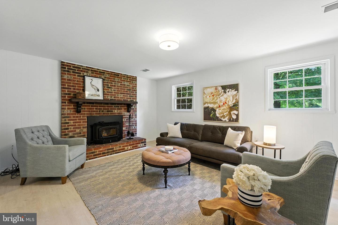 8200 OLD OAKS DR, SPRINGFIELD, Virginia 22152, 3 Bedrooms Bedrooms, ,2 BathroomsBathrooms,Residential,For sale,8200 OLD OAKS DR,VAFX2258112 MLS # VAFX2258112