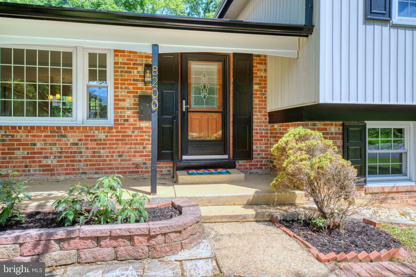 8200 OLD OAKS DR, SPRINGFIELD, Virginia 22152, 3 Bedrooms Bedrooms, ,2 BathroomsBathrooms,Residential,For sale,8200 OLD OAKS DR,VAFX2258112 MLS # VAFX2258112