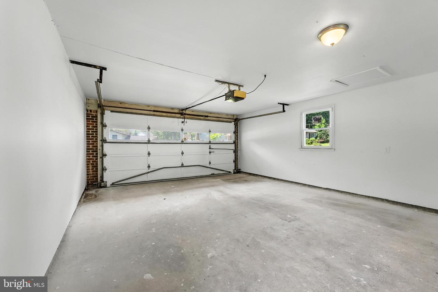 8200 OLD OAKS DR, SPRINGFIELD, Virginia 22152, 3 Bedrooms Bedrooms, ,2 BathroomsBathrooms,Residential,For sale,8200 OLD OAKS DR,VAFX2258112 MLS # VAFX2258112