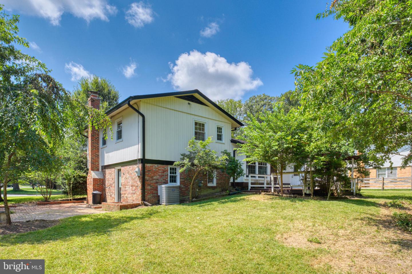 8200 OLD OAKS DR, SPRINGFIELD, Virginia 22152, 3 Bedrooms Bedrooms, ,2 BathroomsBathrooms,Residential,For sale,8200 OLD OAKS DR,VAFX2258112 MLS # VAFX2258112