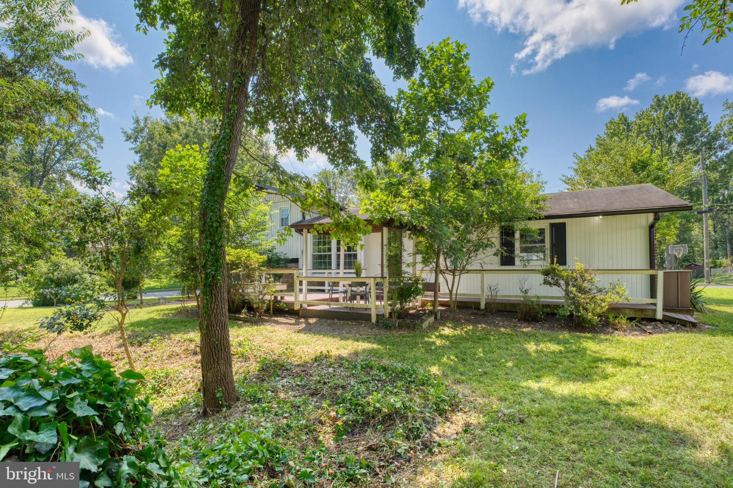 8200 OLD OAKS DR, SPRINGFIELD, Virginia 22152, 3 Bedrooms Bedrooms, ,2 BathroomsBathrooms,Residential,For sale,8200 OLD OAKS DR,VAFX2258112 MLS # VAFX2258112