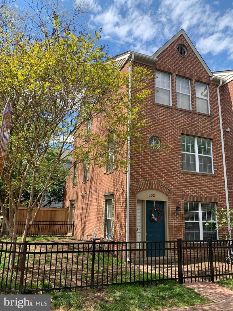 800 & 802 N FAYETTE ST, ALEXANDRIA, Virginia 22314, 3 Bedrooms Bedrooms, 13 Rooms Rooms,3 BathroomsBathrooms,Residential,For sale,800 & 802 N FAYETTE ST,VAAX2047970 MLS # VAAX2047970