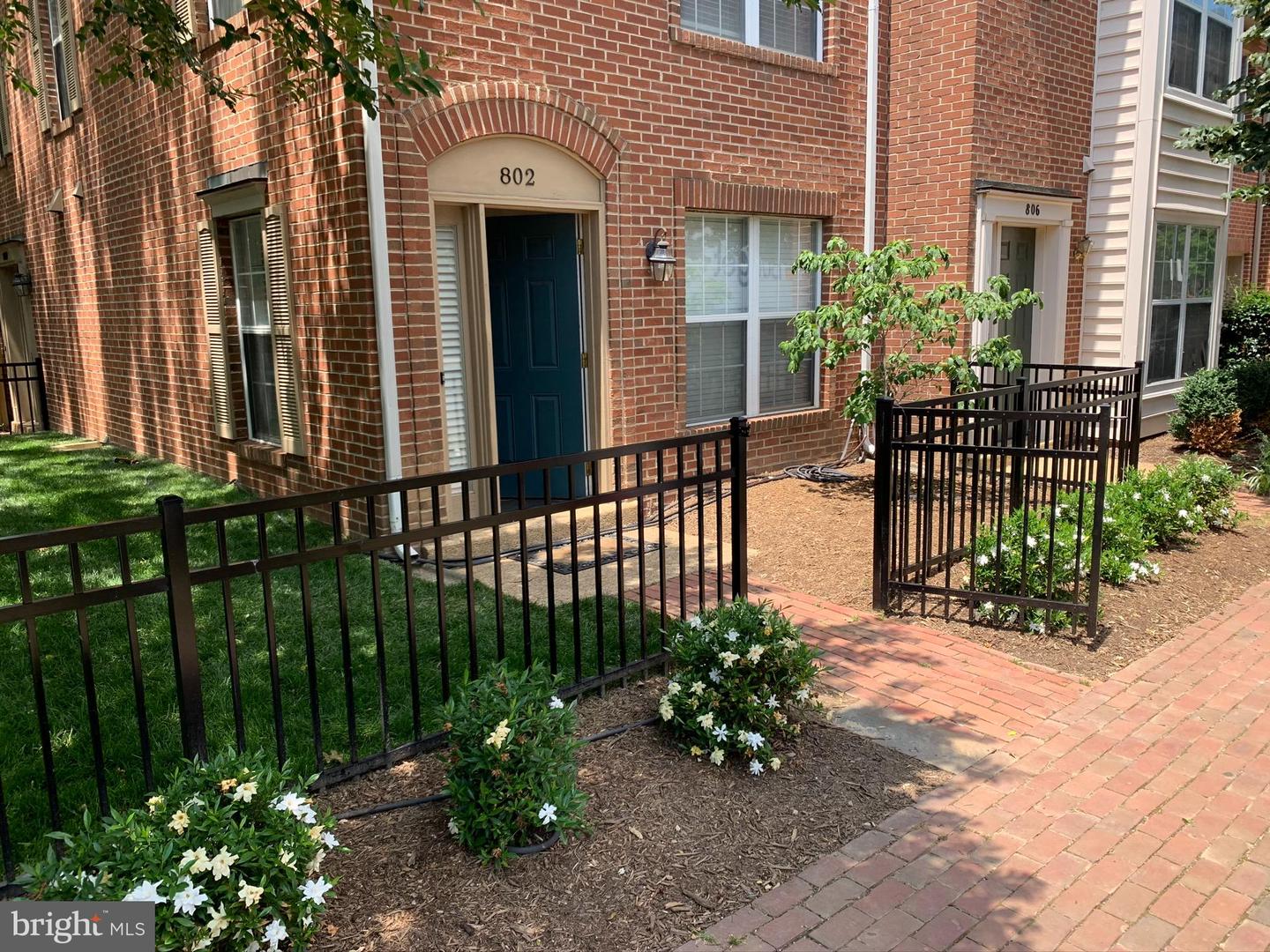 800 & 802 N FAYETTE ST, ALEXANDRIA, Virginia 22314, 3 Bedrooms Bedrooms, 13 Rooms Rooms,3 BathroomsBathrooms,Residential,For sale,800 & 802 N FAYETTE ST,VAAX2047970 MLS # VAAX2047970