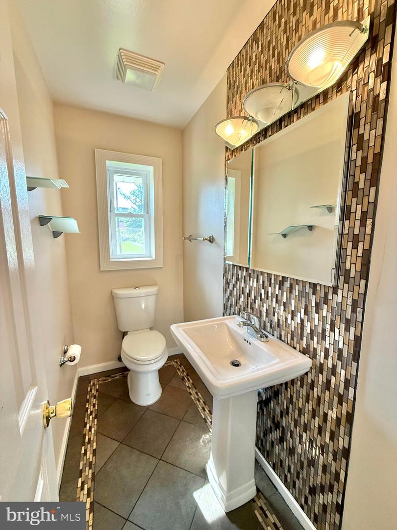 5413 IVES PL, SPRINGFIELD, Virginia 22151, 3 Bedrooms Bedrooms, ,1 BathroomBathrooms,Residential,For sale,5413 IVES PL,VAFX2257976 MLS # VAFX2257976